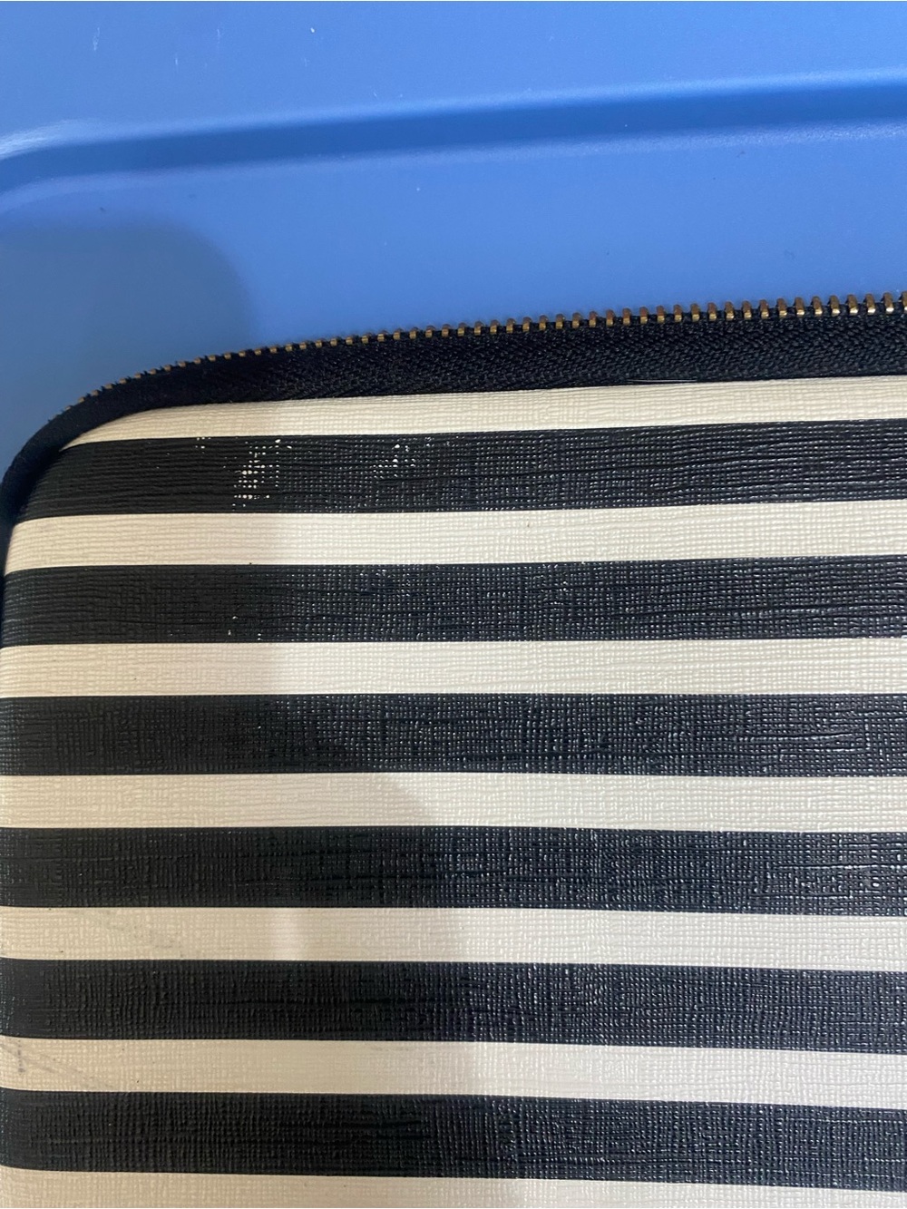 Laptop case Kate Spade Black and White Striped Zip Pouch with Gold Plate - Picture 4 of 7